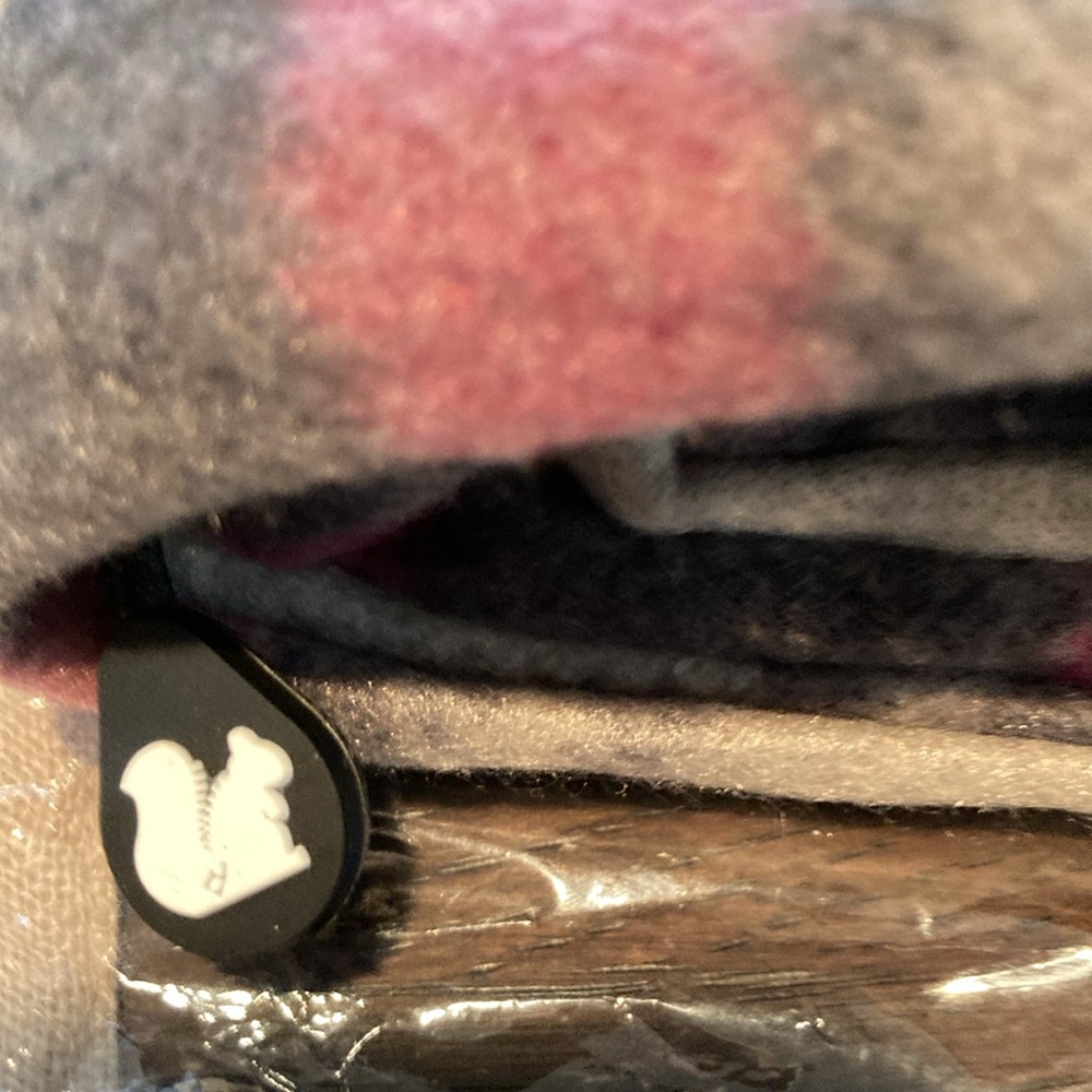 Sholdit Convertible Infinity Scarf with Pocket - Picture 8 of 8